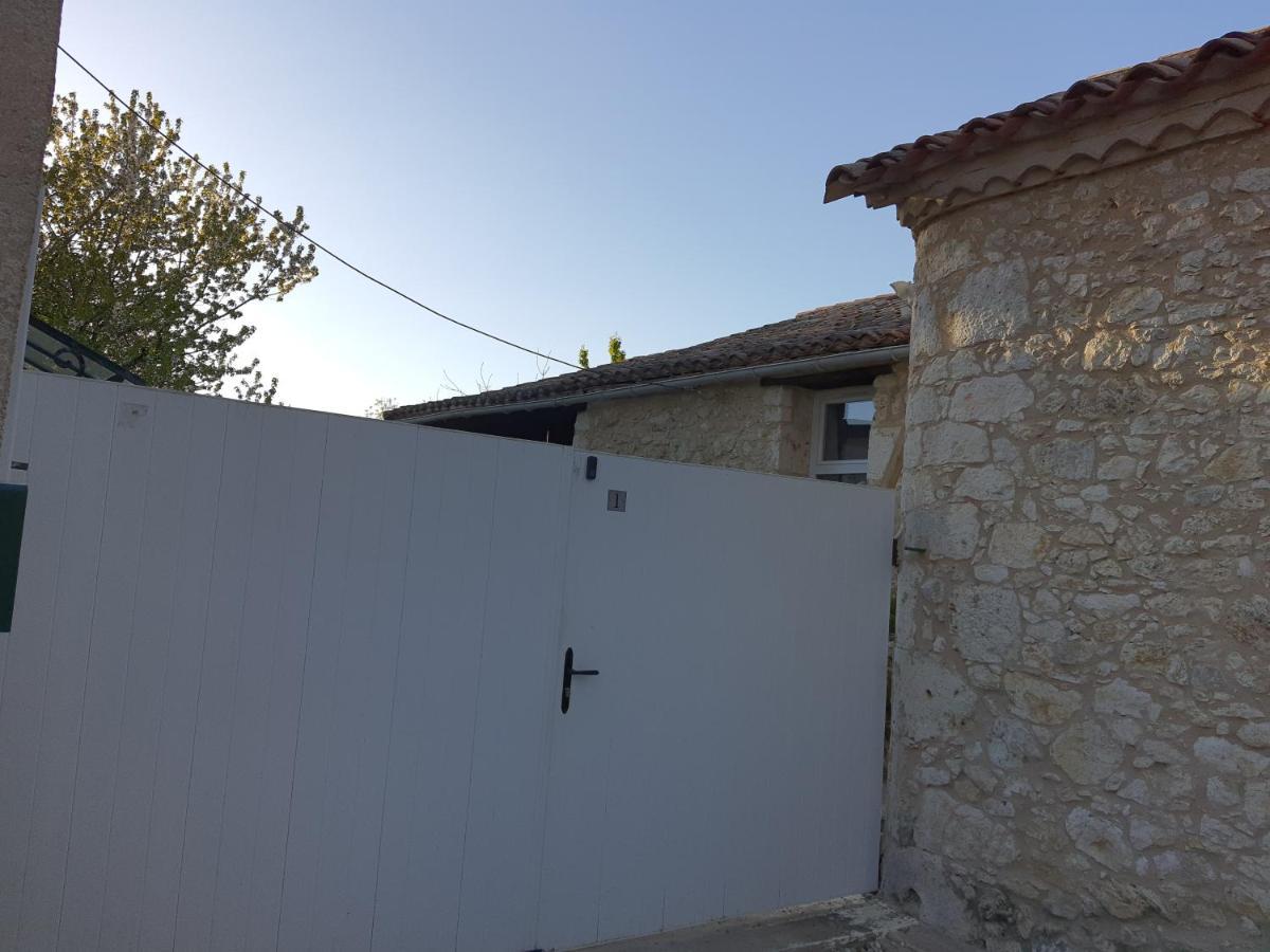 Gite En Pierre Le Paradis Parc Cloture Jacuzzi 5 Places Piscine Au Perigord Pourpre 9Km De Bergerac Saint-Aubin-de-Lanquais Εξωτερικό φωτογραφία